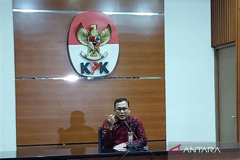 Kpk Periksa Manajer Keuangan Poltracking Indonesia Antara News