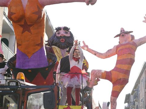 Il Carnevale Del Rione Cristo Ad Alessandria Carri Maschere E Tanta