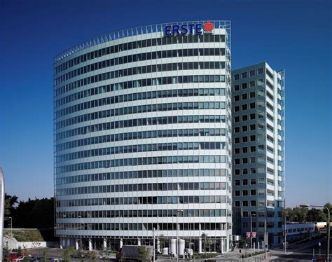 Hungary offloads 15% stake in Erste Bank - PAN Finance