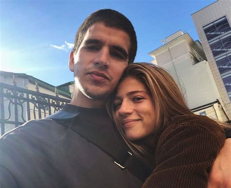 Вся в папу: Федук показал лицо новорожденной дочери | Счастливые родители