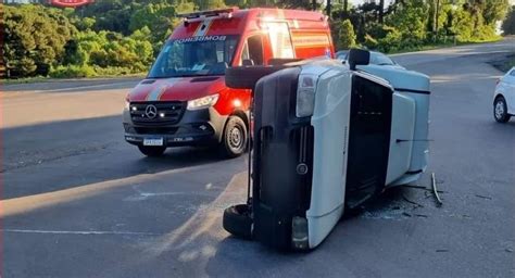 Colis O Entre Caminh O E Carro Deixa Uma Mulher Ferida Em Garibaldi