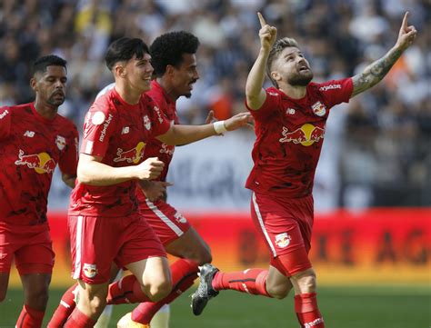 Red Bull Bragantino enfrenta o Corinthians tentando encostar nos líderes