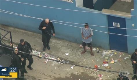 Polícia Civil do Rio apreende três traficantes e dez fuzis em grande