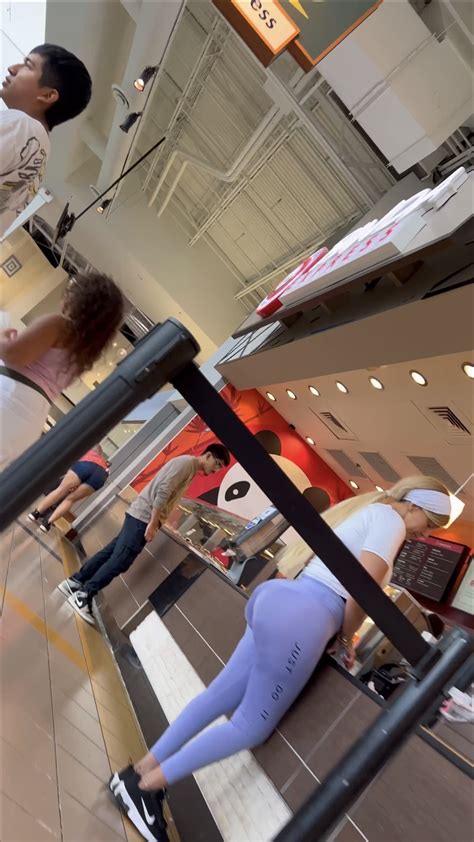 Purple Latina Milf BUBBLE Booty Spandex Leggings Yoga Pants Forum