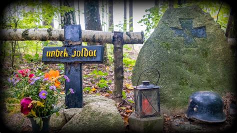 Soldatengräber im Wald entdeckt Soldiers Graves found in forest