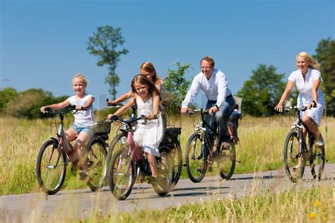 Familie Fahrrad Natur Stock Bild Colourbox