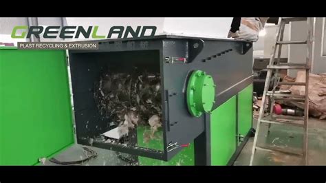 plastic shredder machine shredding PP woven bags - YouTube