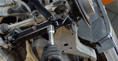 How To Change Rear Suspension Lower Control Arm On Nissan X Trail T