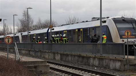 Tödlicher Unfall am Bahnhof Baddeckenstedt 15 Jähriger wird von Zug