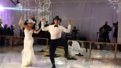 Coleman dances to 'Old Town Road' at his wedding reception | NHL.com