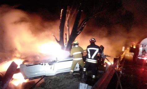 Choca y se incendia tráiler en la Toluca Atlacomulco 2 muertos