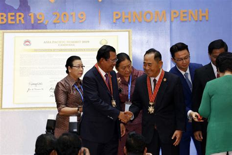 Le Pm Cambodgien Et D Autres Dirigeants Des Pays Participant L Aps