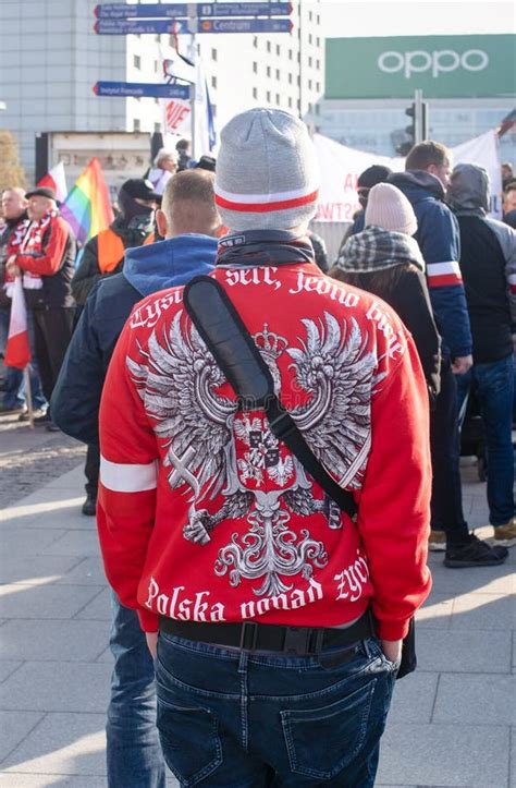 Warszawa Polska Marsz Niepodleg O Ci Polskie Flagi I