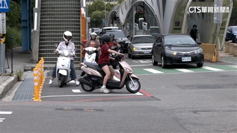 台中路口待轉區太小！ 擠不進被迫紅燈左轉 遭警開罰 華視新聞網