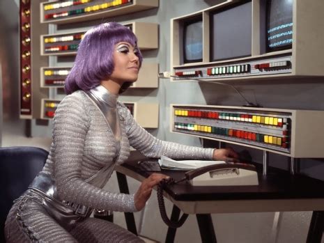 Hot Sexy Wanda Ventham Bikini Pics