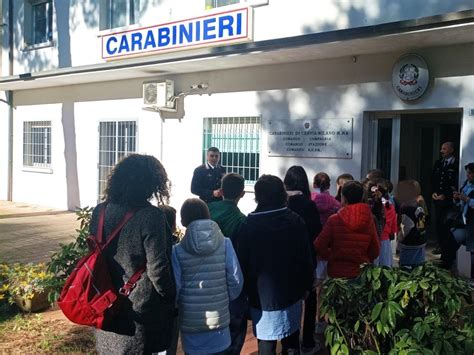 Gli Studenti In Visita Alla Compagnia Carabinieri Cervia Milano