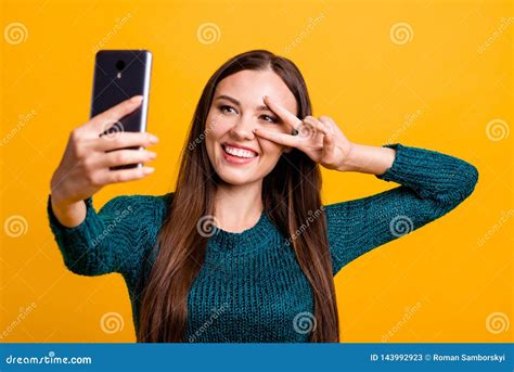 Close Up Photo Beautiful Funky Her She Lady Hold Arm Hand Telephone