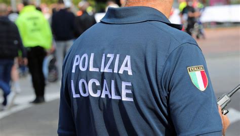 Uccisione Di Un Minorenne A Napoli La Polizia Indaga Su Possibile