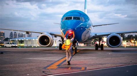 Aerolíneas Argentinas Ahora Cobra Algunos Equipajes Como Las Low Cost Perfil