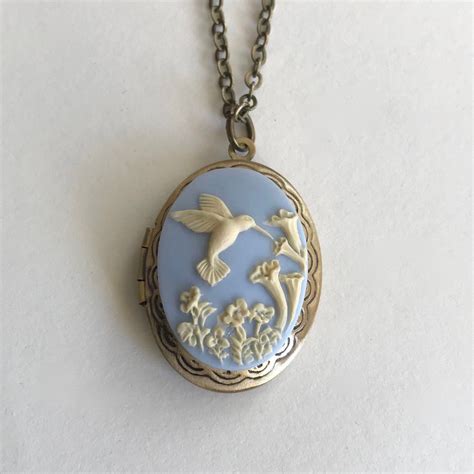 Vintage Cameo Jewelry Vintage Lockets Antique Locket Vintage Locket