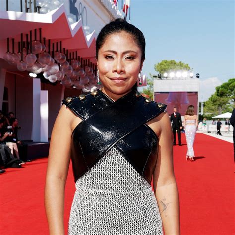 Yalitza Aparicio Luce Un Minivestido Y Sandalias De Tacón En El