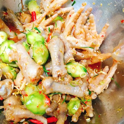 Gà xóc xoài non chân gà sốt Thái - Món ăn vặt chua cay hấp dẫn