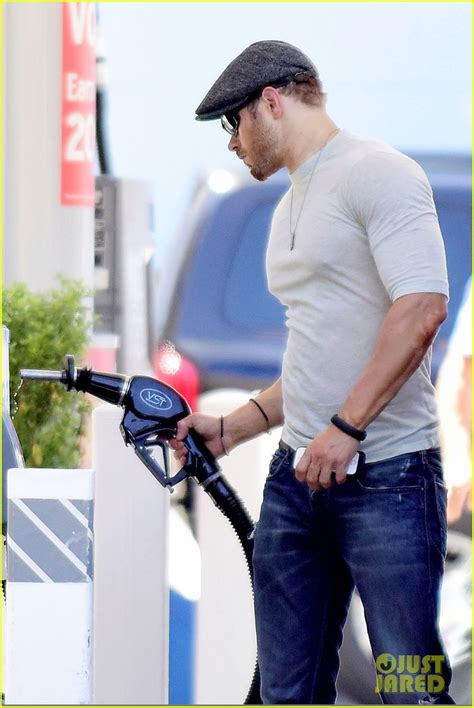 Kellan Lutz Shows Off His Hot Body In A Tight Top Photo 3196451