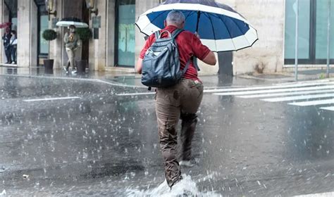 Maltempo In Campania Allerta Arancione Previsti Temporali E Forte Vento