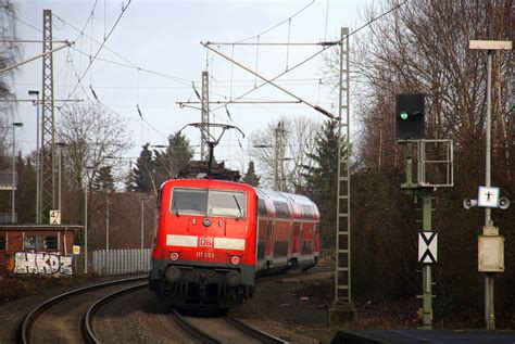 Ein Nachschuss Von Der 111 093 DB Schiebt Den RE4 Aus Aachen Hbf Nach