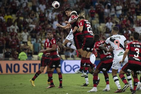 Flamengo vence Vasco e está na final do Carioca América MG garante