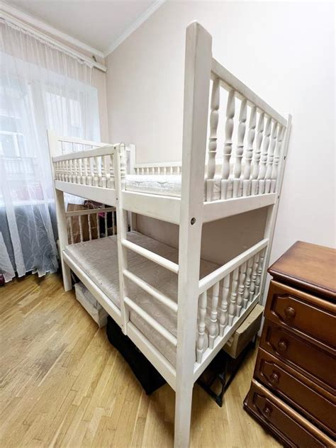 Продам двухъярусную деревянную кровать ручной работы с матрасами — цена ...