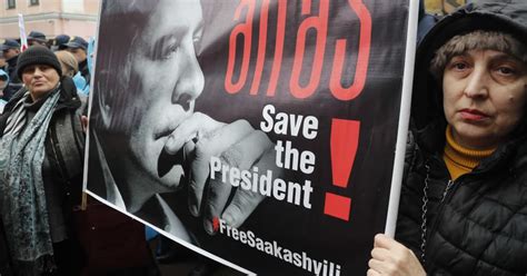 Georgian entinen presidentti Mikheil Saakašvili kärsii pahoista ...