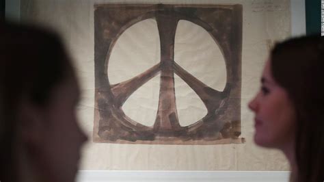 The history of the peace symbol Style