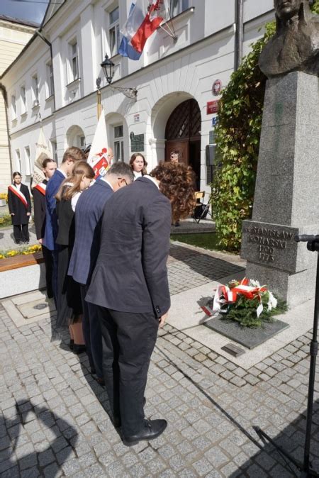 Taneczny Przemarsz Ulic Maja W Rzeszowie Z Okazji Obchod W Patrona I