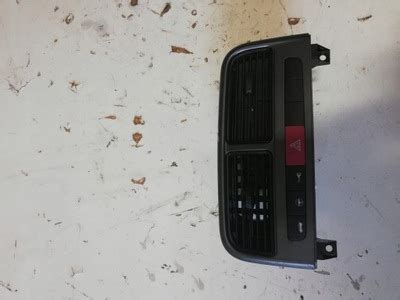 PANEL ŚRODKOWY KRATKI KRATKA NAWIEWU FIAT PUNTO II 6601816493