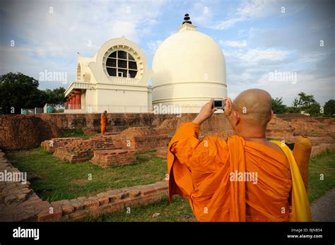 Monks at Kushinagar, India -- the place where the Buddha died Stock ...