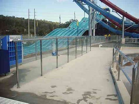 Aqualoop Water Slide At Wetnwild Gold Coast Parkz Theme Parks