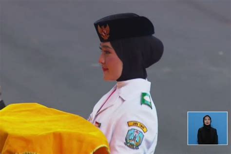 Profil Biodata Ayumi Putri Sasaki Pembawa Baki Penurunan Bendera