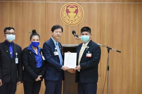 นายระวี มาศฉมาดล สสพรรคพลังธรรมใหม่ ยื่นหนังสือถึงนายกรัฐมนตรี ผ่าน