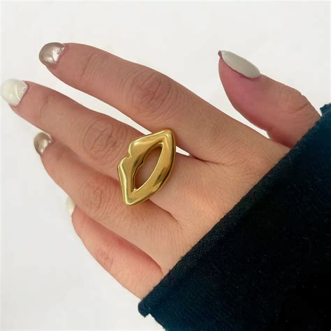 Peri Sbox European And American Trendy Statement Lip Shape Women Rings