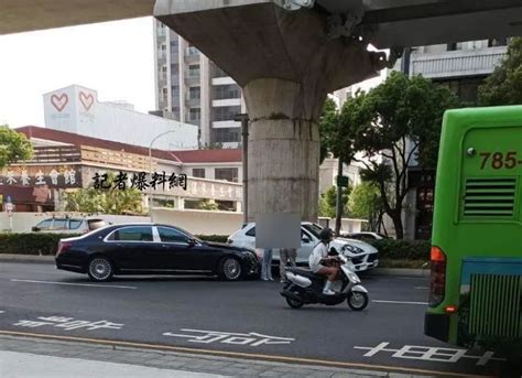 天價車禍！千萬賓士王「邁巴赫」撞上保時捷 修車費驚人 Beanfun