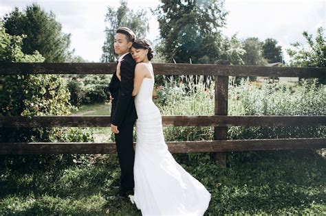 Novios Coreanos D A De La Boda Novia Y Novio Foto Premium