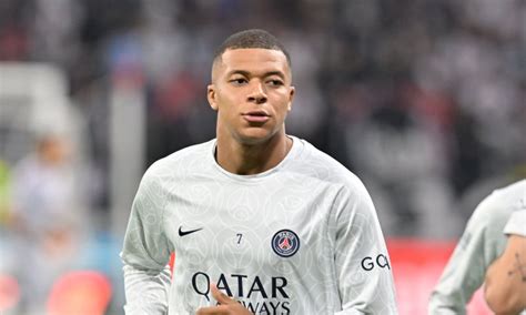 Franse Bond Werkt Aan Nieuw Akkoord Mbappé Gewoon Aanwezig Bij Fotoshoot