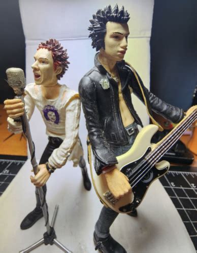 Sex Pistols Medicom Action Figures Pair Johnny Rotten Sid Vicious