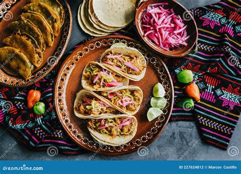 Tacos Cochinita Pibil Mexicanos Con Salsa Habanero Comida Tradicional