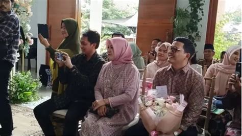 7 Potret Indah Permatasari Di Lamaran Sang Adik Interaksi Dengan Ibunda Disorot Hot Liputan6