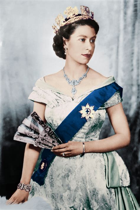 Reina Isabel II Un Recorrido Por Su Extraordinaria Vida Y Legado Vogue