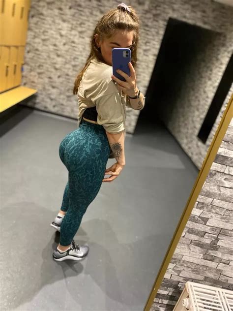 Booty Is Growing Nudes YogaPants NUDE PICS ORG