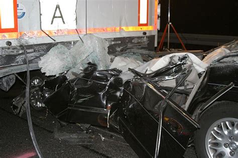 Fotostrecke RW VS Jaguar Fahrer Stirbt Bei Unfall Auf Der A 81