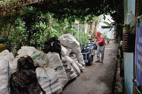 Pengelolaan Sampah Dan Urban Farming Versi Rw Dago Bikin Bilang Wow